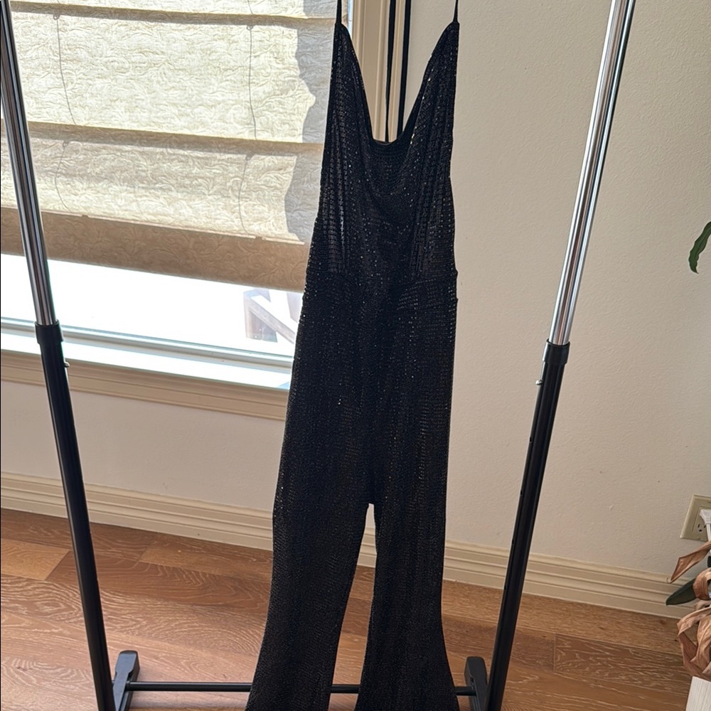 Backless Elegant Black Jumpsuit with V-Neck and Flowing Legs
